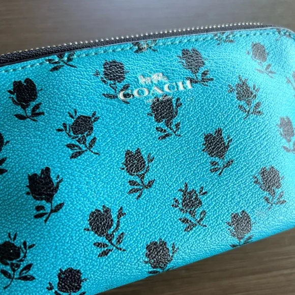 Coach Badlands Cosmetic Case (Blue/Black) 2016 - Picture 4 of 12